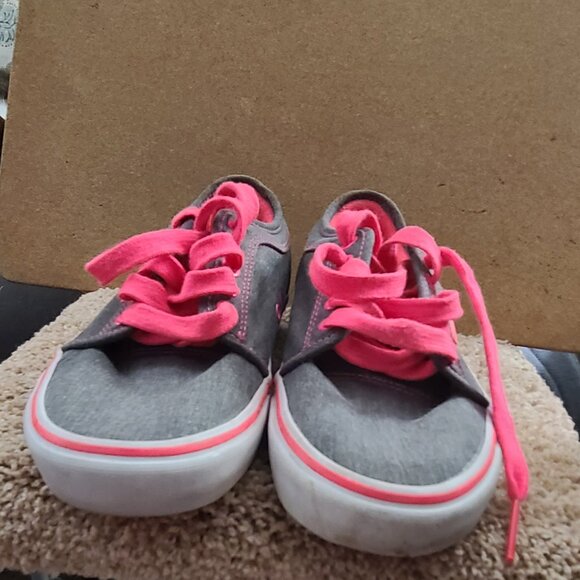 Vans Chukka Low Skater Sneakers Women's Sized 7 - Picture 1 of 9